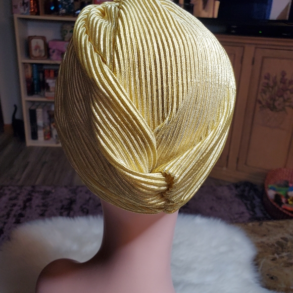 Gold shimmer irridescent broach hat - Picture 4 of 11